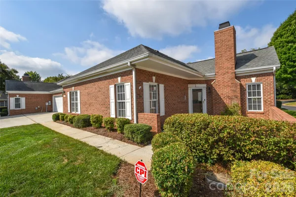 8332 HIGHLAND GLEN DR
