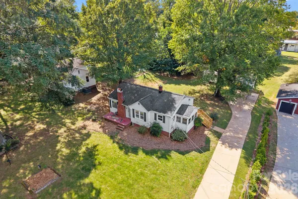 1127 THOMPSON AVE