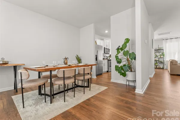302 WOODNETTLE LN 18