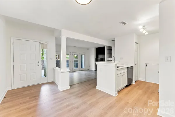 425 W 8TH ST 87