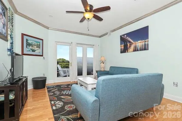 401 N CHURCH ST 607