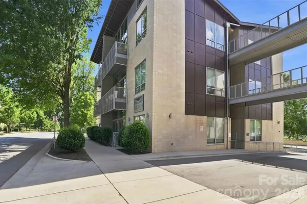 2116 MCCLINTOCK RD