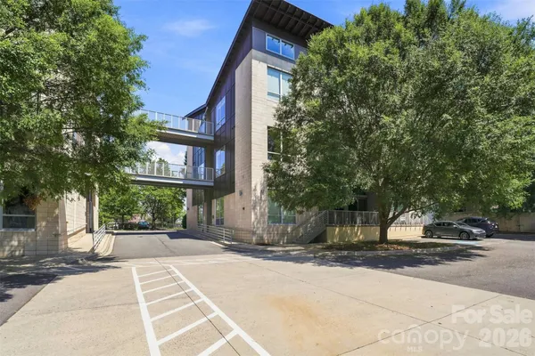 2116 MCCLINTOCK RD