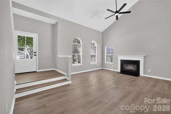 702 FOXBOROUGH RD