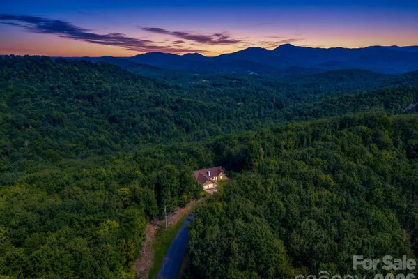 485 MOUNTAIN LOOKOUT DR