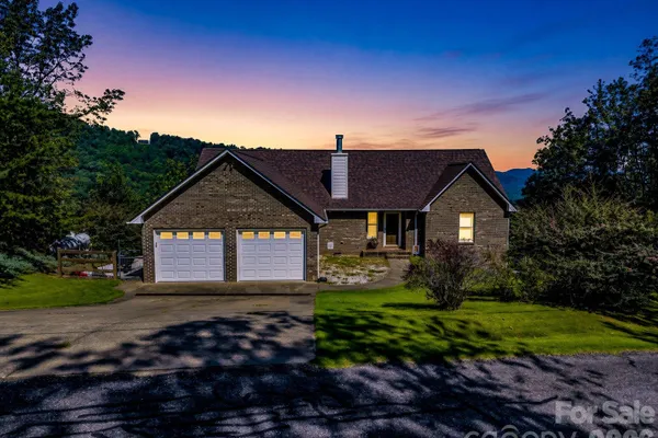 485 MOUNTAIN LOOKOUT DR