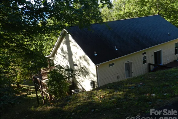 3 LAUREN LN 27