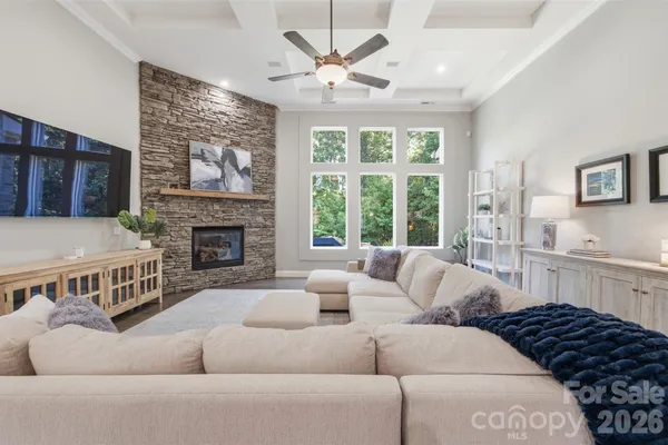 1206 DELANEY DR