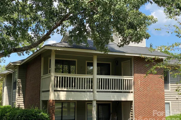7962 GREENSIDE CT