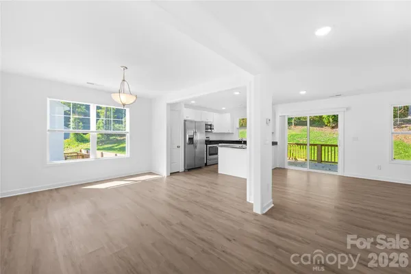 240 VALLEYBROOK LN