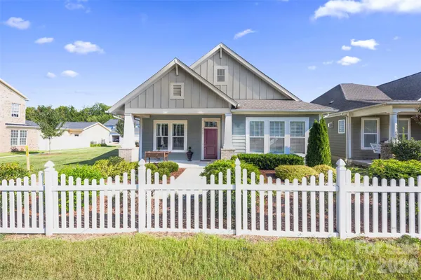 4245 COURTLY LN
