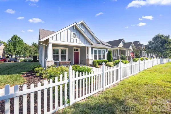 4245 COURTLY LN