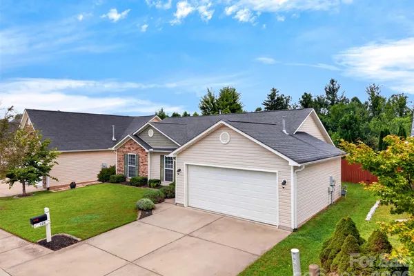 105 CREEKWALK LN