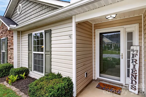 105 CREEKWALK LN