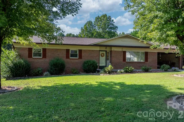 402 DOGWOOD DR