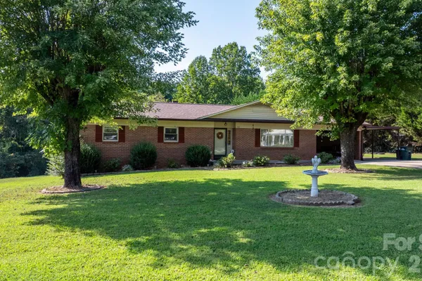 402 DOGWOOD DR