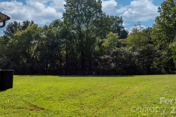 402 DOGWOOD DR
