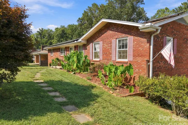 7 FIELDCREST CIR