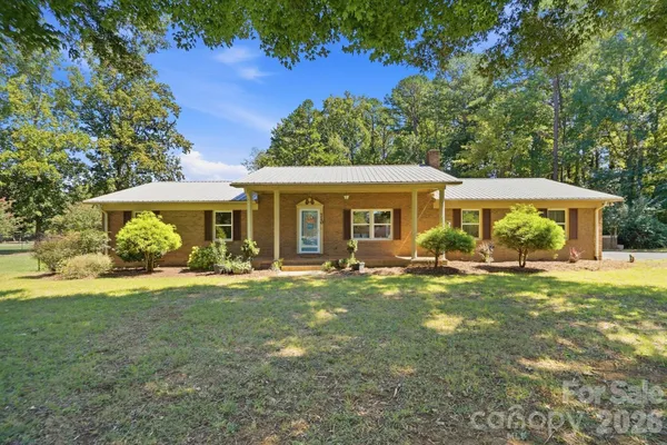 710 FRONTIER CIR