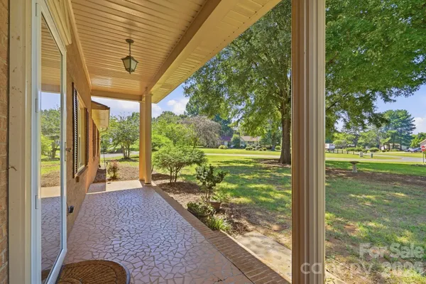 710 FRONTIER CIR