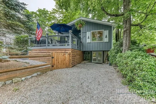 76 WHISPERING PINE LOOP