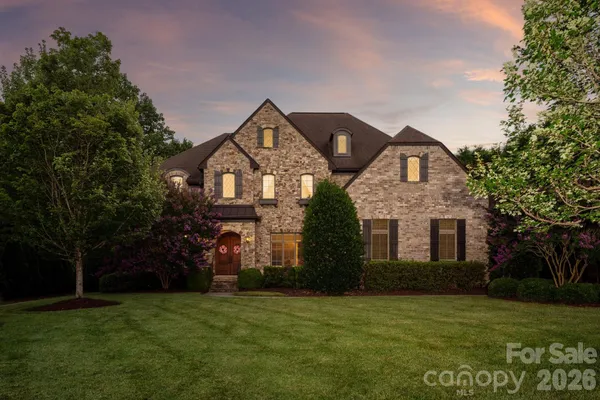 227 GLENMOOR DR