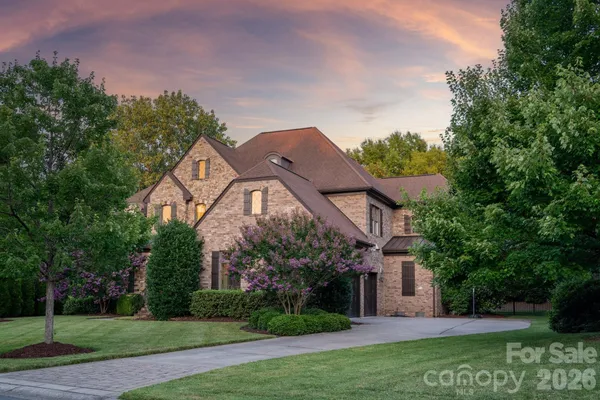 227 GLENMOOR DR