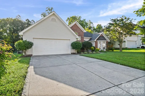 6414 GOLDENBLUSH CIR