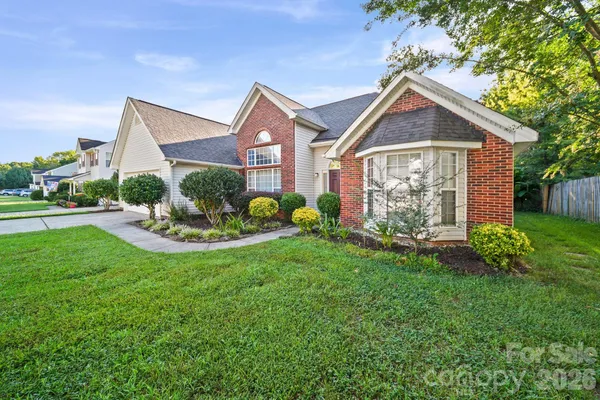 6414 GOLDENBLUSH CIR