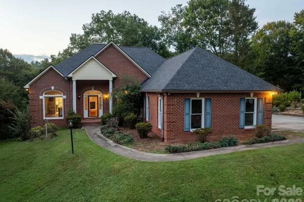 3212 CHAMPION LN