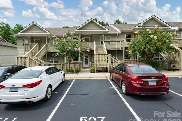 507 CARLYLE WAY