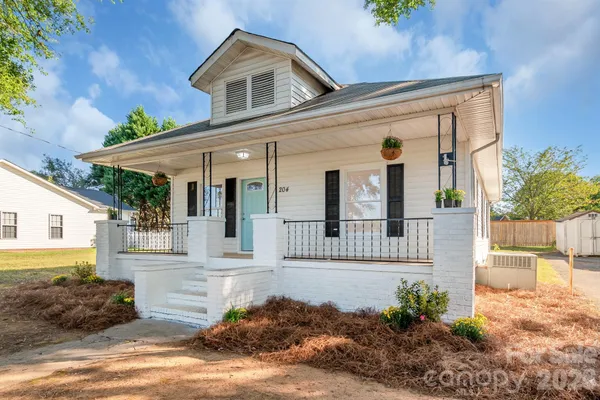 204 PLEASANT ST