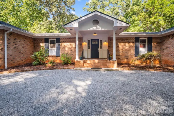 1137 MOUNTAIN LAUREL DR