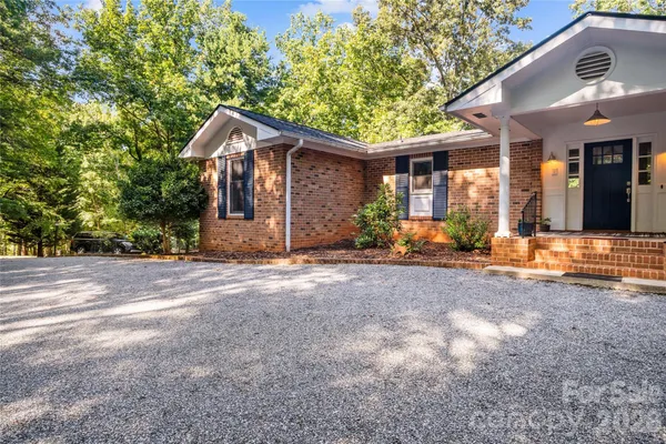 1137 MOUNTAIN LAUREL DR