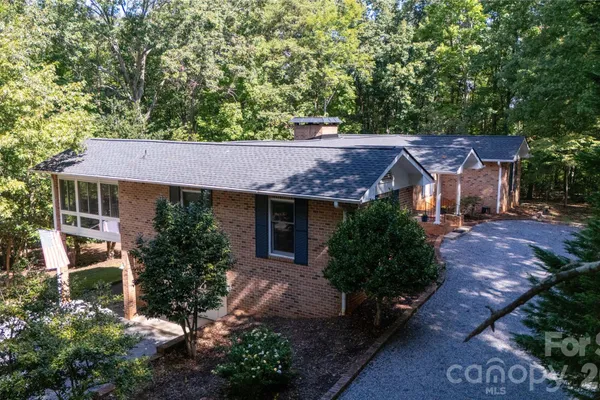 1137 MOUNTAIN LAUREL DR