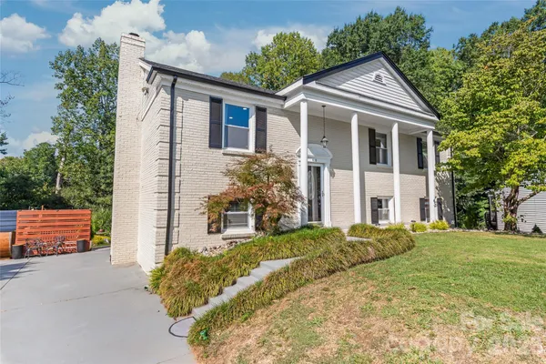 610 RIDGEWAY DR
