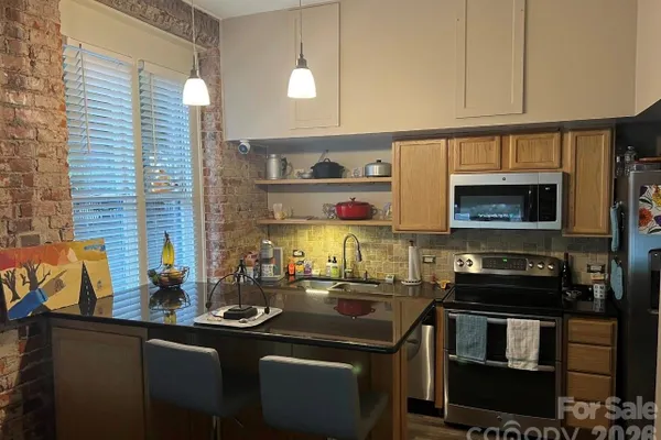 229 N POPLAR ST 20