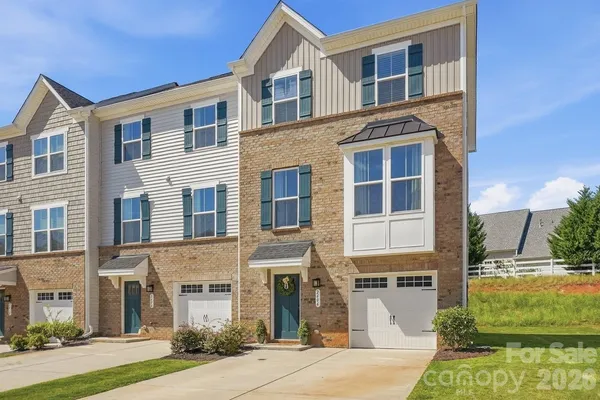2606 GRANTHAM PLACE DR