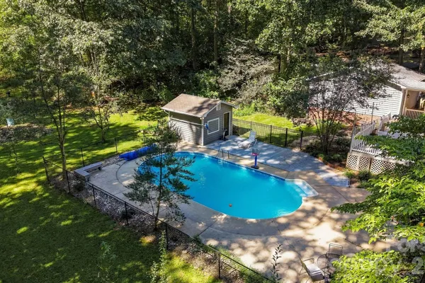 1602 FAIRWAY DR