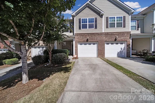 7021 WOODSBAY LN