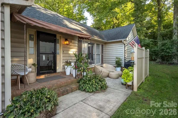 5935 CRAPE MYRTLE LN