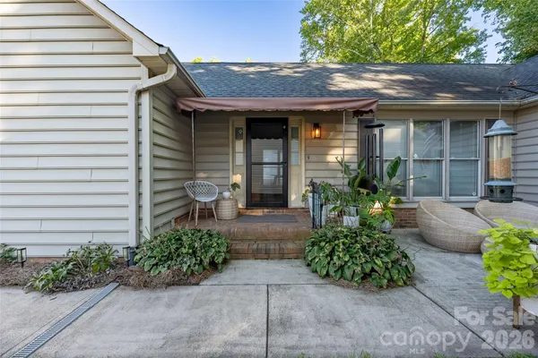 5935 CRAPE MYRTLE LN