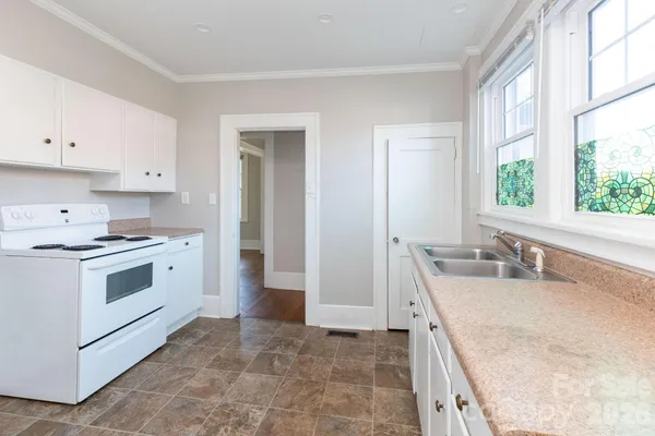 16 GRACELYN RD