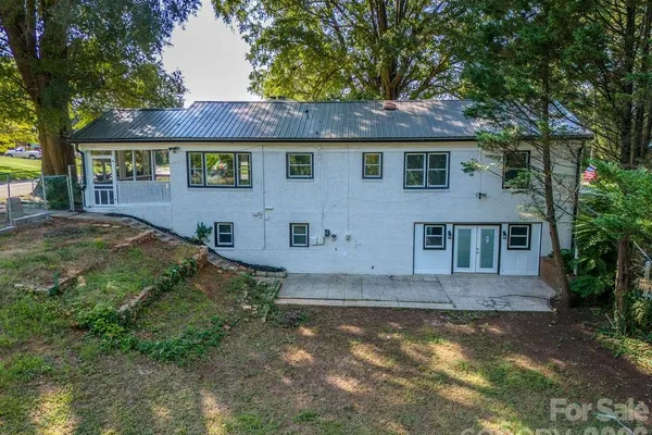425 ROBERTS ST