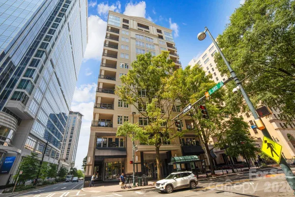 230 S TRYON ST 511