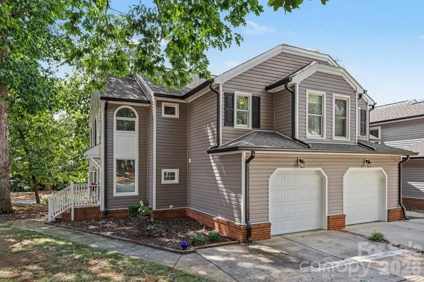 8609 FOX CHASE LN