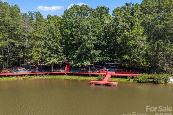 106 LAKE TERRACE DR