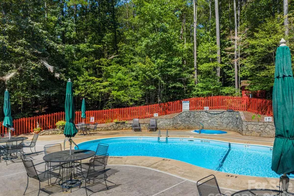 106 LAKE TERRACE DR