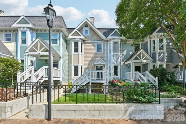 316 W 10TH ST