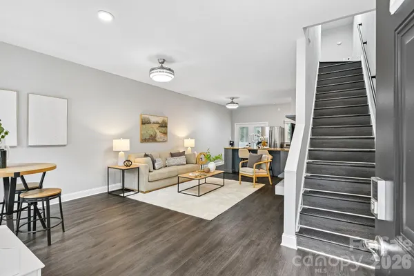 316 W 10TH ST